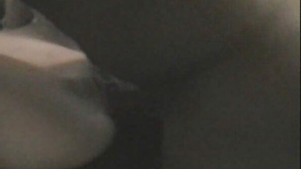 Ella Knox med naturlige store bryster i frisk porno. animal seks video