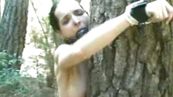 Hun cums mange wideo sex gange, tiltrak en ung pige til hotellet.