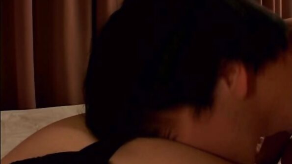 Sex porno video seks i røven på en barstol.