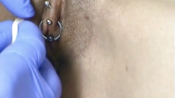 Massagen sluttede med et varmt sekjav blowjob fra sygeplejersken.