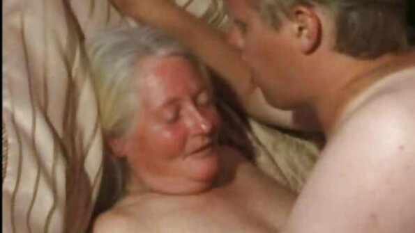 Gå porno sex ten uden bh.