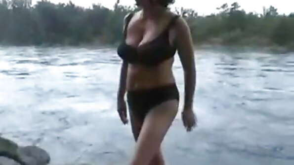 Hot ANAL på balkonen til en seks video xxxl lille pige med en solbrændt røv.