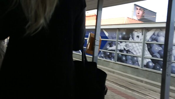 Smuk tøs i sexet monster seks lingeri.
