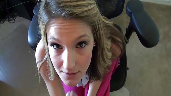 Hot hjemmelavet footjob fra studerende med sek video mom sexede ben.